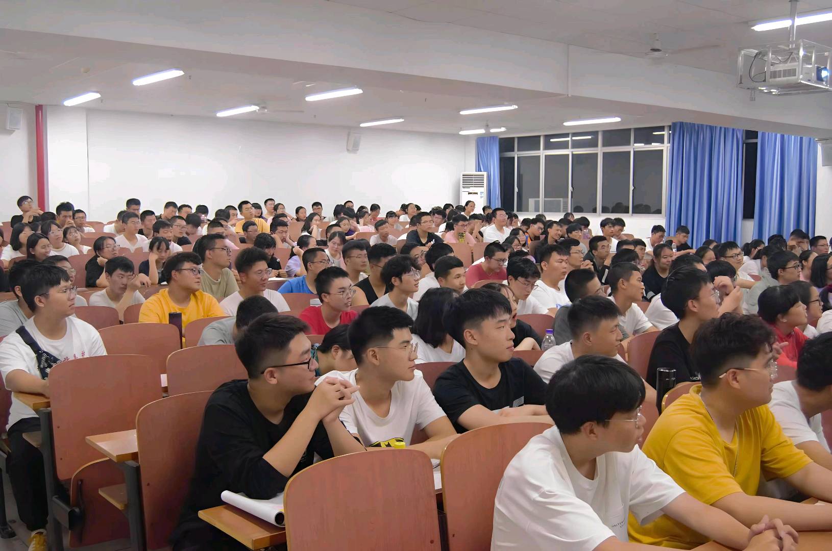 王威寻求江浙沪大学校园内地推/线上流量合作，分佣3－4成 1万－3万课单