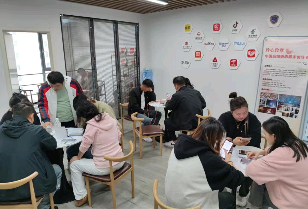 黄女士找合伙人APP拉新一线工作室，低门槛带学员，一手渠道，长期稳定！