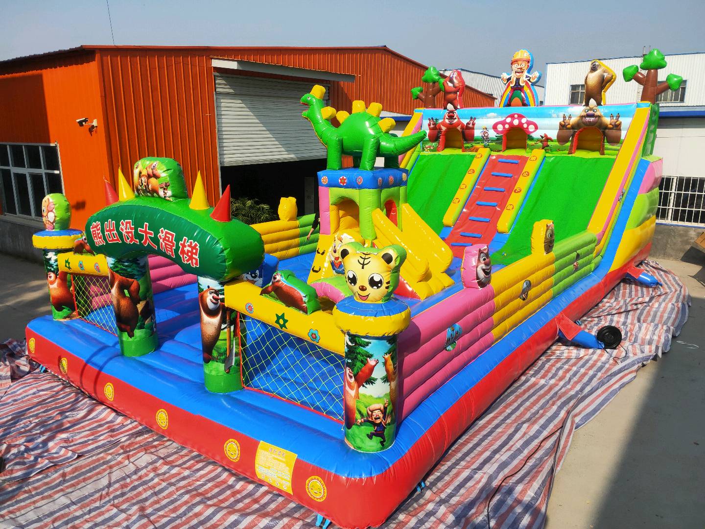 张先生自有工厂定制网红充气城堡，寻找商家合作一件代发