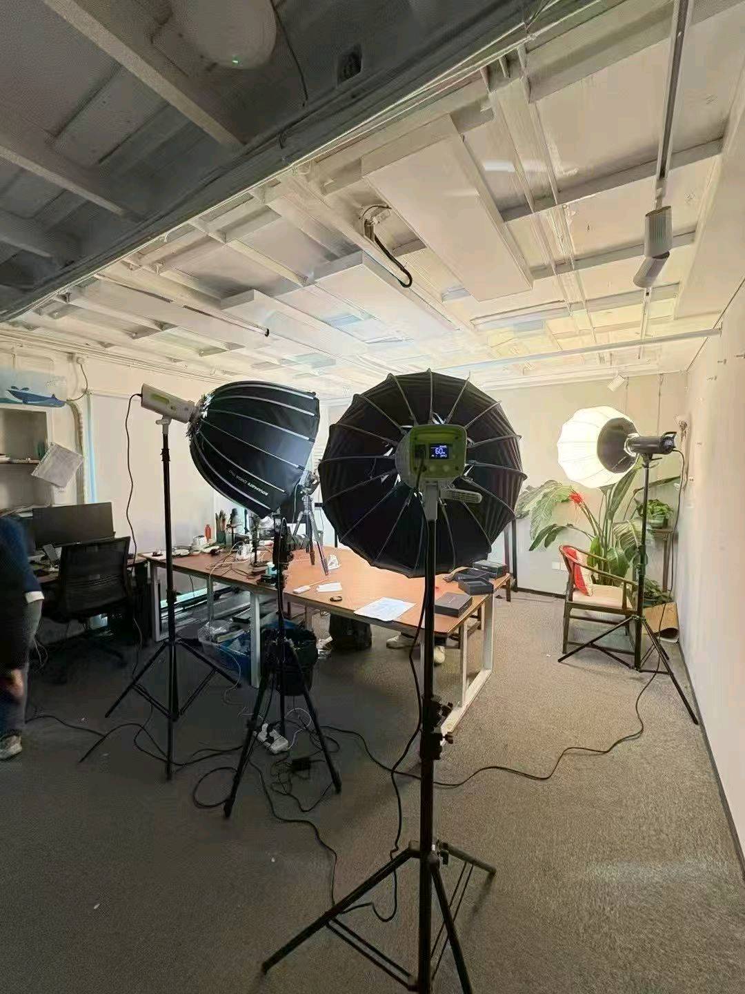 袁坤煬提供直播基地与专业团队,寻求有品厂家纯佣金合作