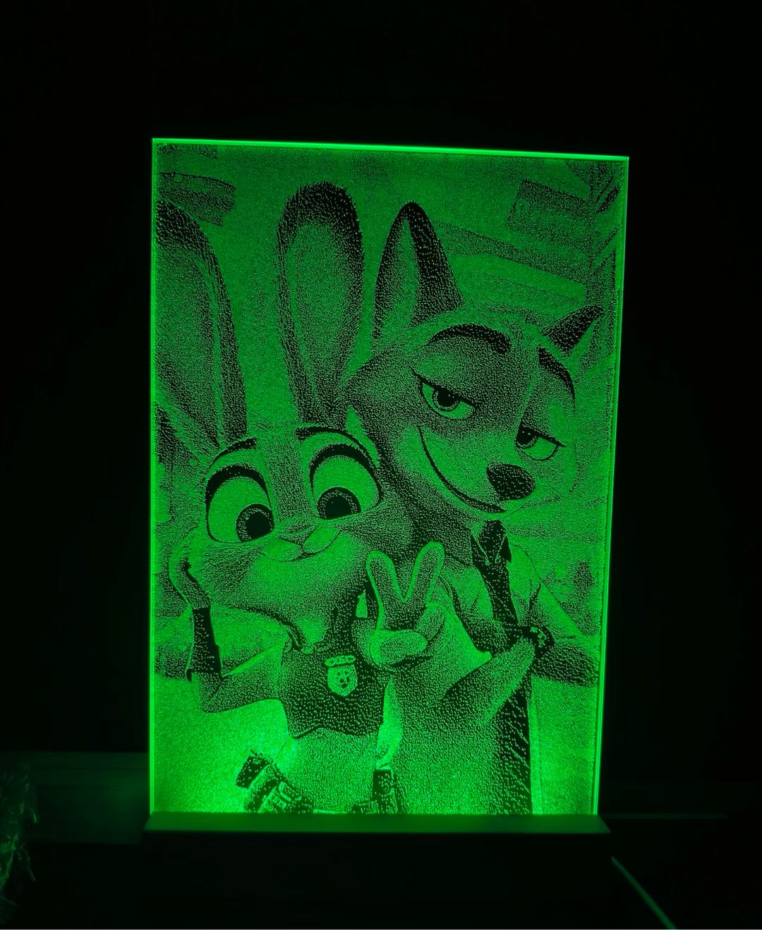 李惠鑫玻璃雕刻照片，锤子画雕刻机