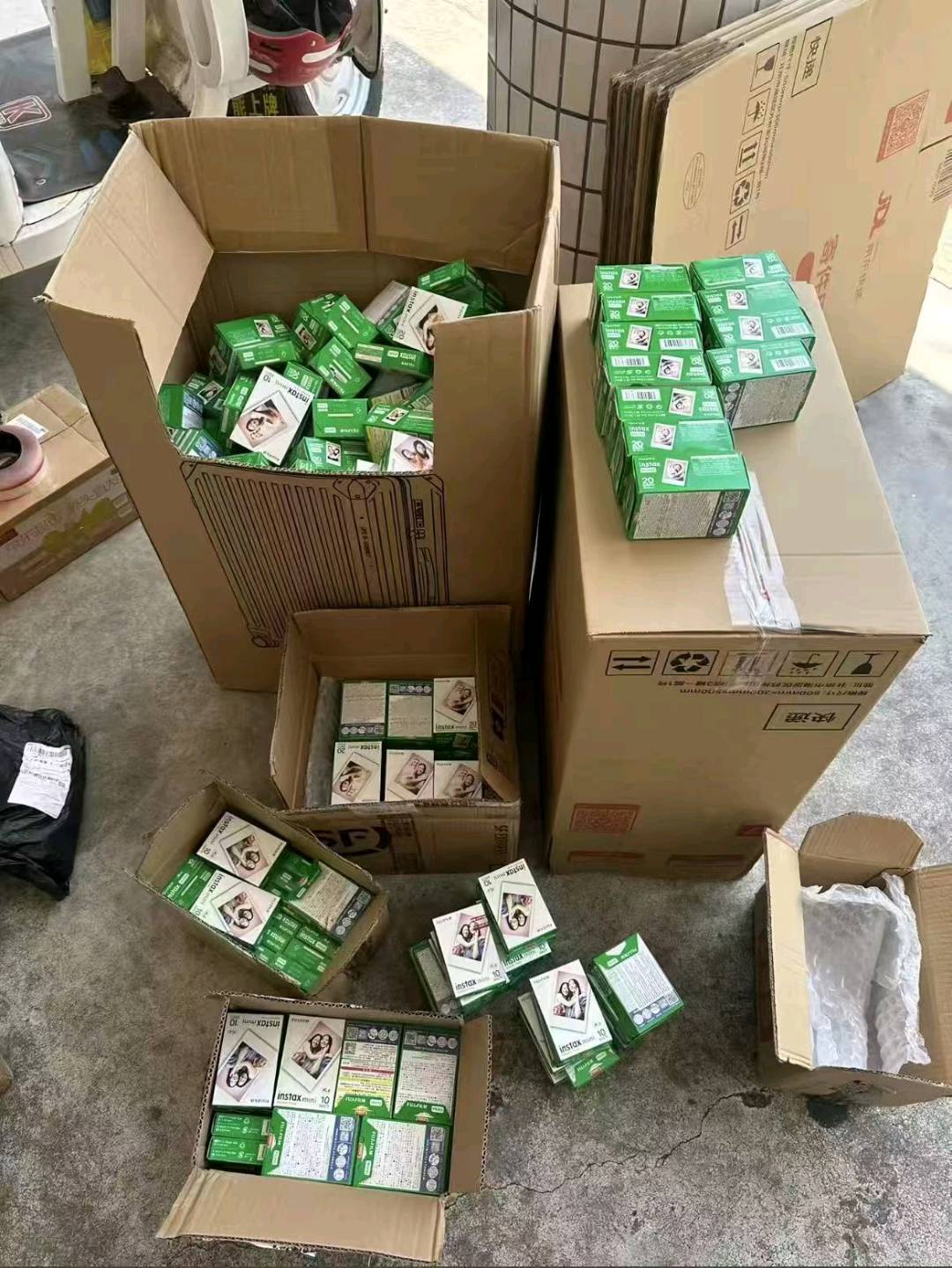詹先生销货渠道拍立得富士mini相纸白边110   20张到货4000盒  批发更便