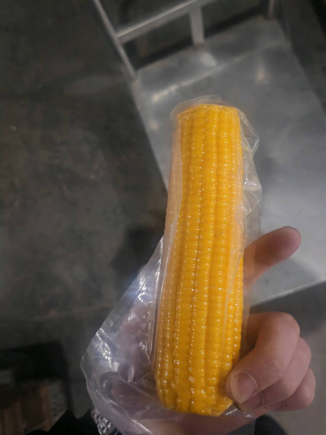 许兴伟品牌货源可以提供玉米，豆油大米，杂粮，大碴子七色糙米，可以一件代发集采