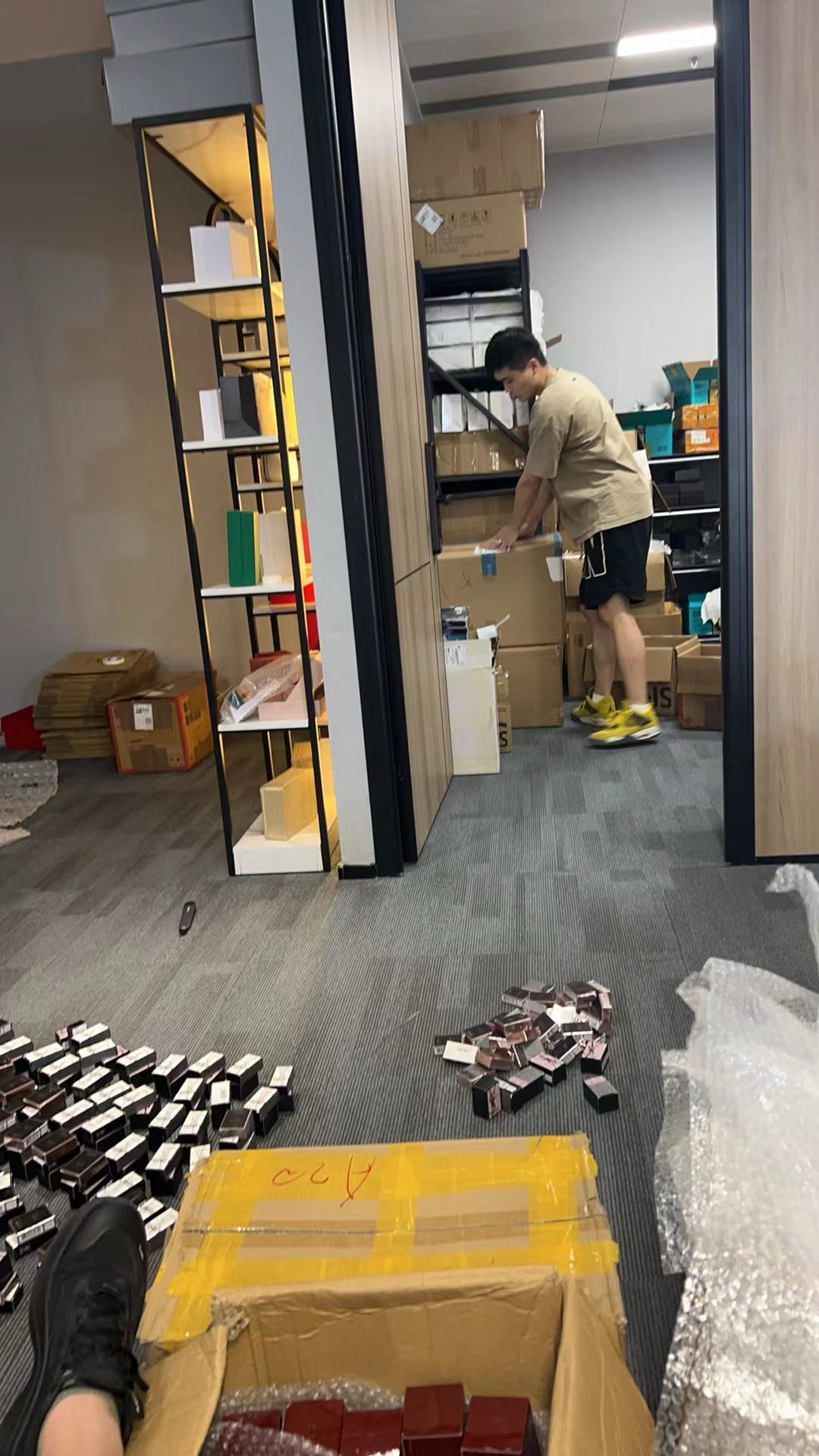俞海斌得物搬砖