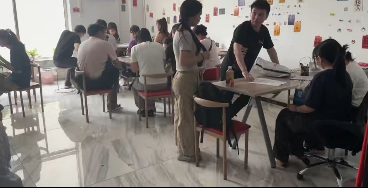 赵哲斌找合伙人APP拉新工作室 轻资产正规创业 · 实地落地教学 · 全程陪跑