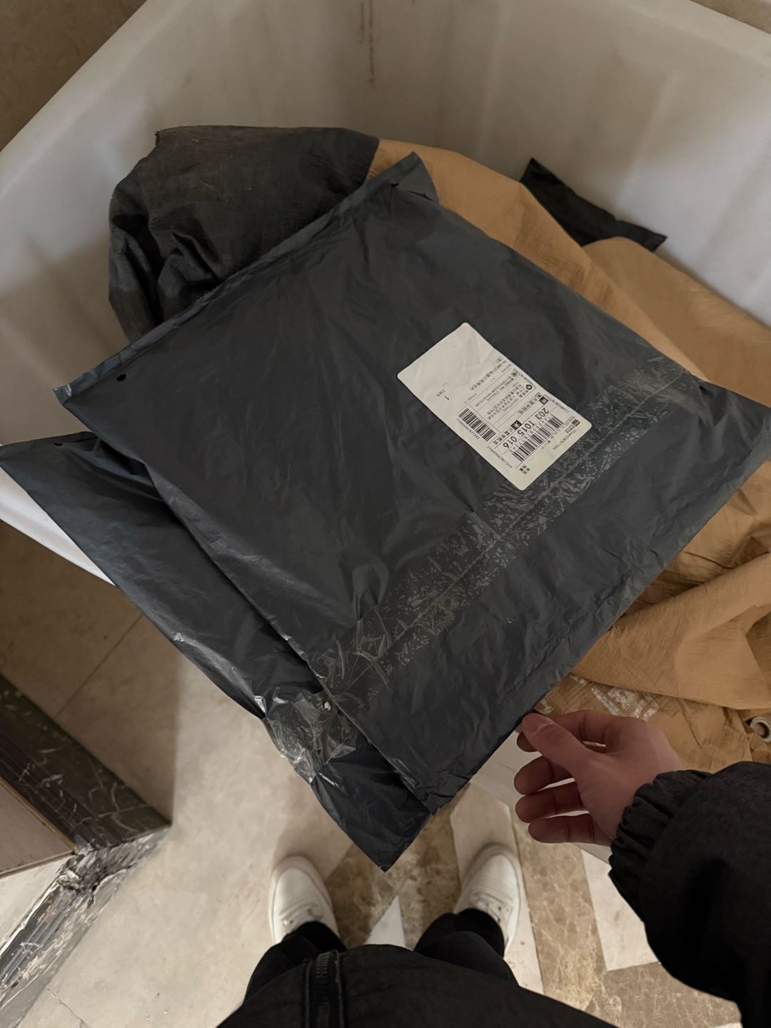 郭先生找合伙人得物寄拍副业合作 新赛道：得物博主账号孵化，收益稳定，1对1指导