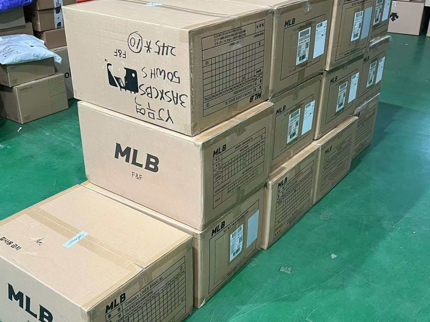 张女士品牌货源各种潮牌 得物搬砖货源