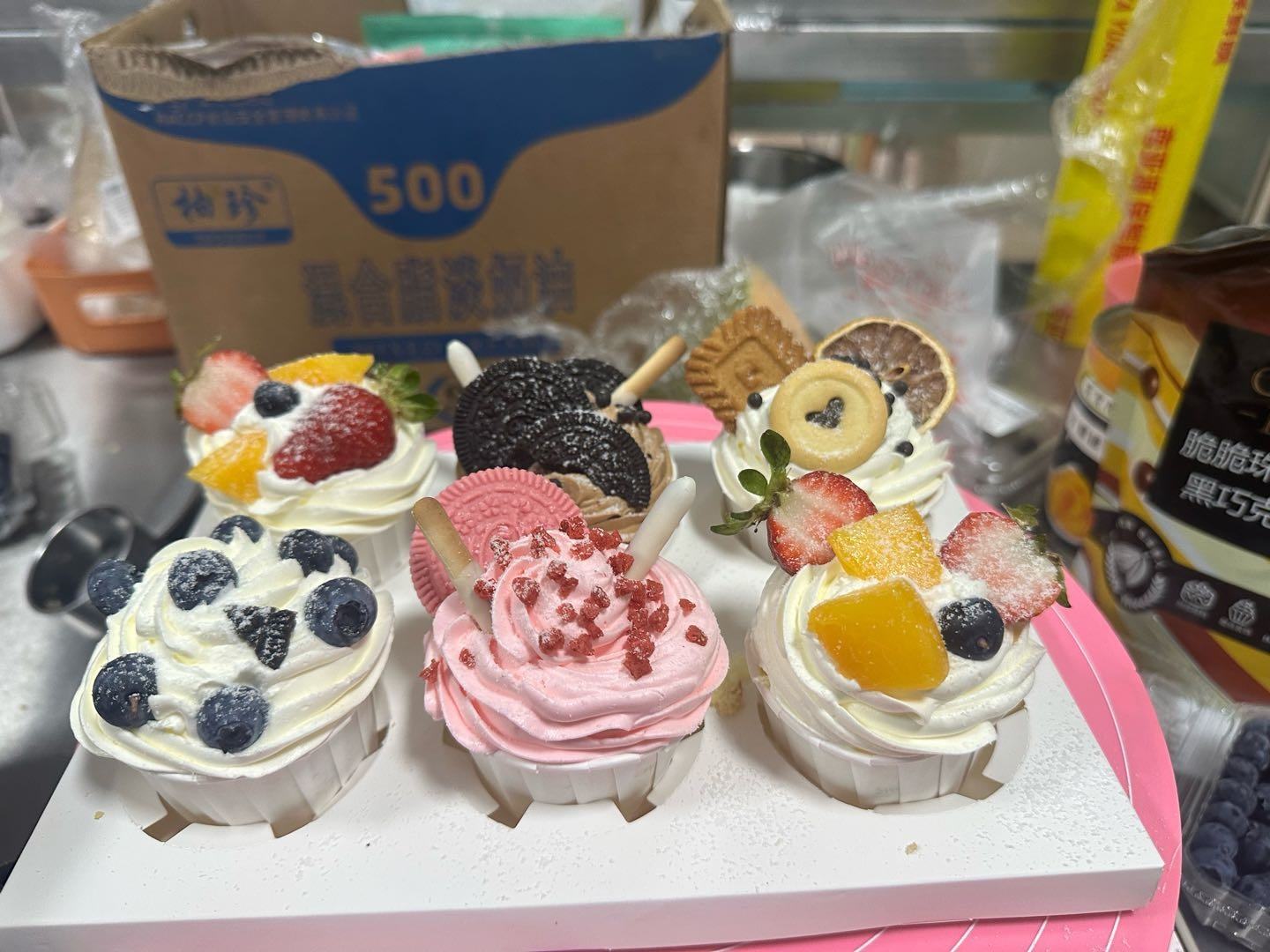 车宏祥急招 蛋糕店地推专员，日结300+轻松简单，公费旅游，提供住宿，电动车