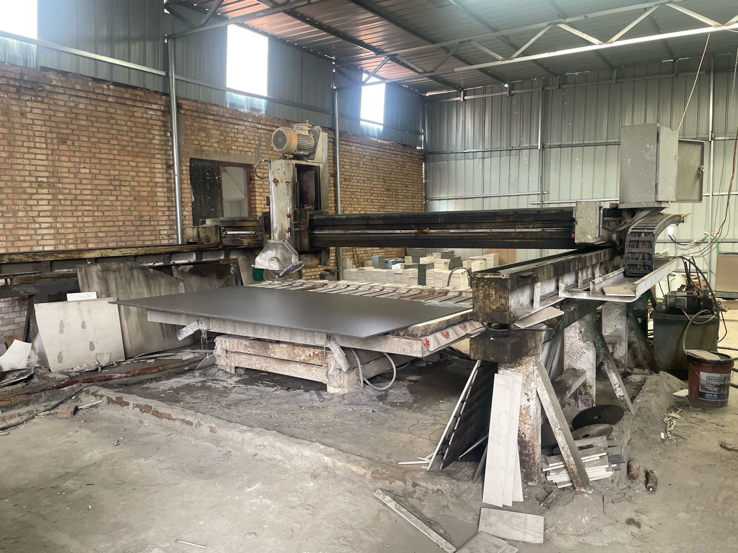 黄海涛提供岩板加工全套资源，寻求10-50万流动资金合作，可债务或分成模式