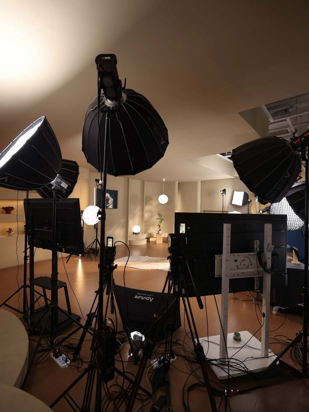 刘猷荣其他供需电脑租赁，直播设备租赁，免押金全国可发，我们提供免押金租赁，包调试