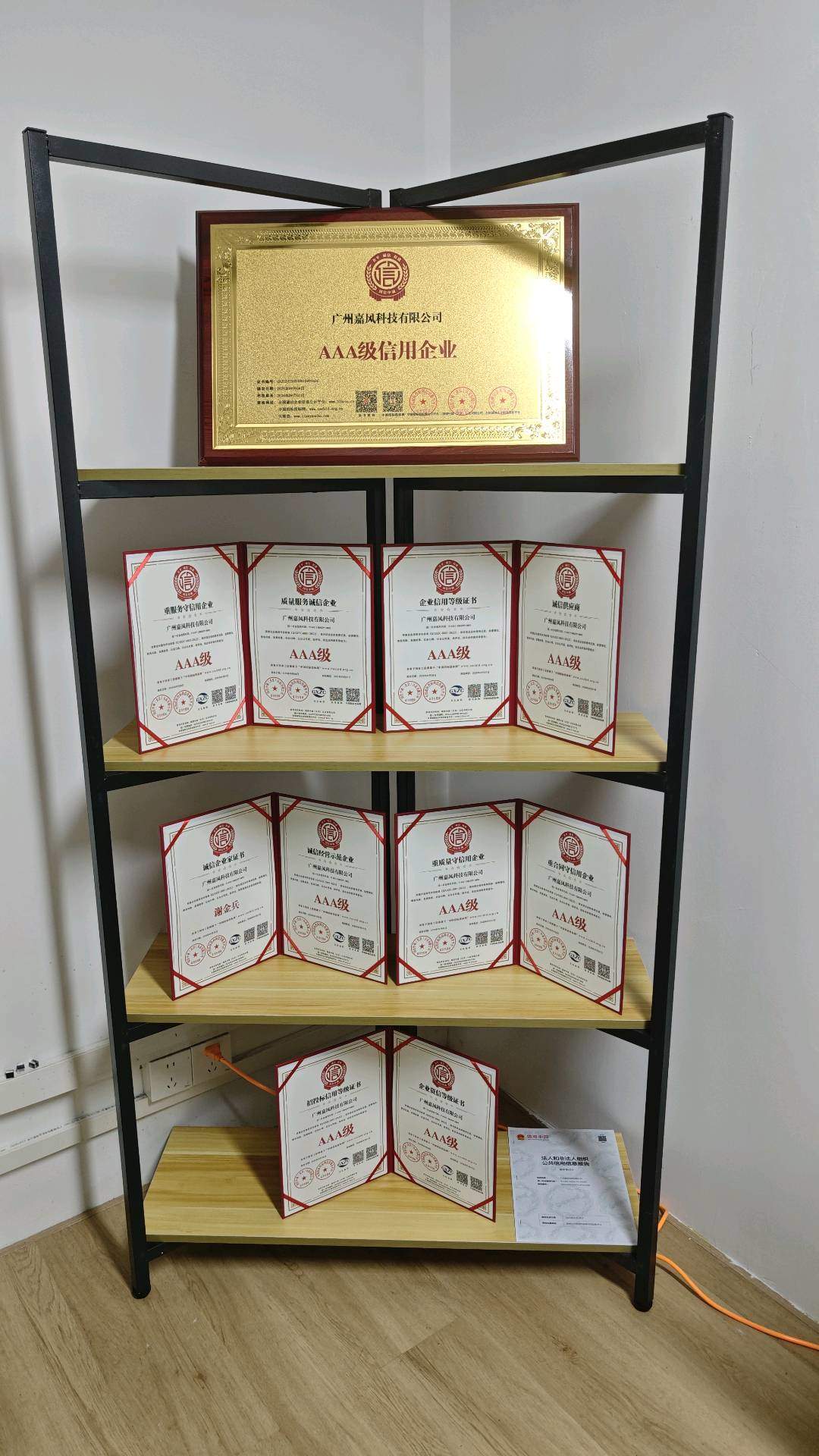 张先生其他供需手机看广告变现，单机日收益90起，批量放大，独立后台管道收益，合同兜底