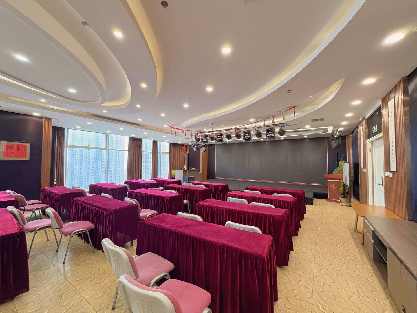 高安宁场地活动提供大会议室和咖啡厅