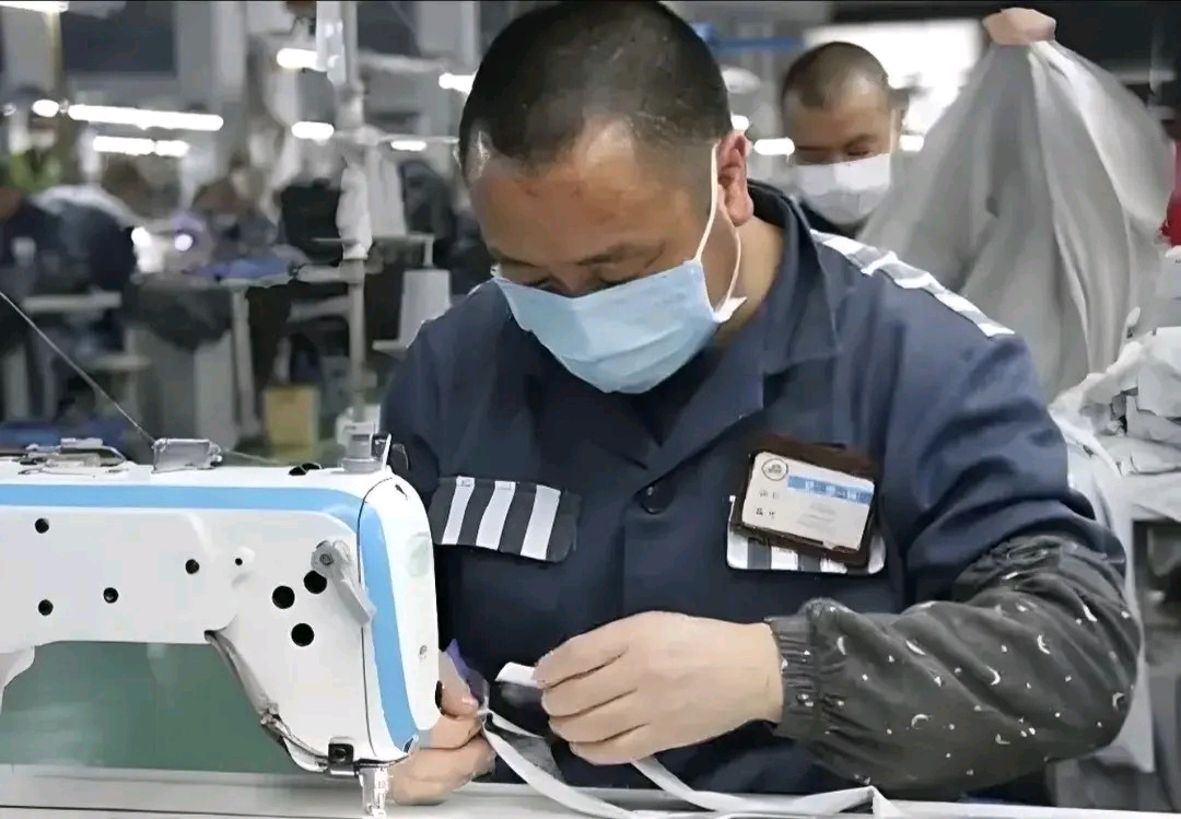 吴先生管制人员服装代加工