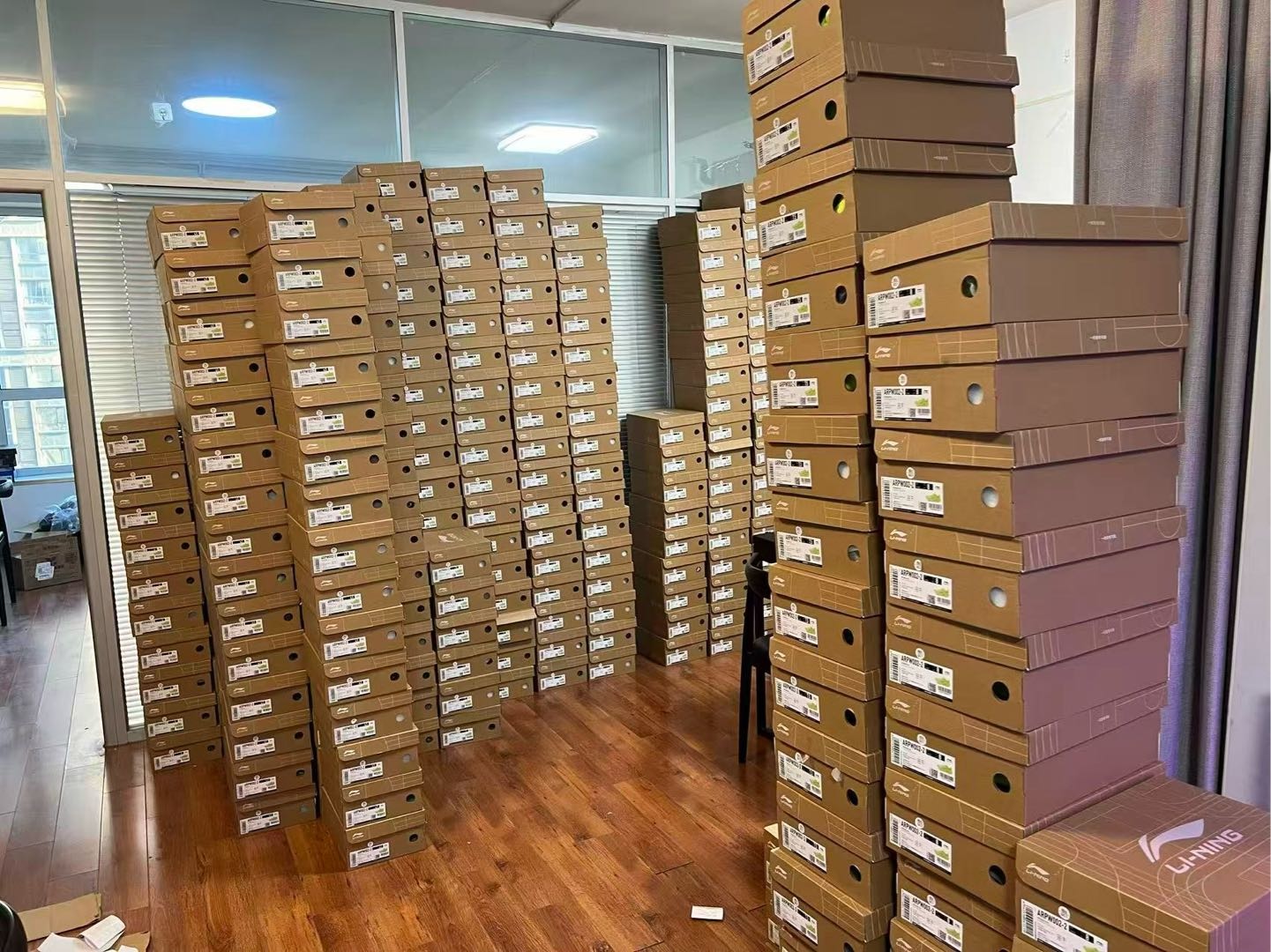 吕书群得物搬砖国内一手货源提供