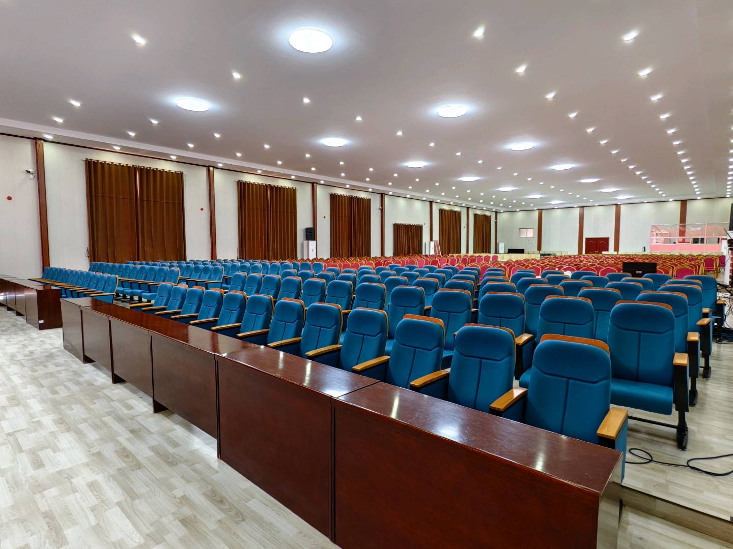 李先生场地活动山东济南市市中区党杨路188号有会议厅可合作租用