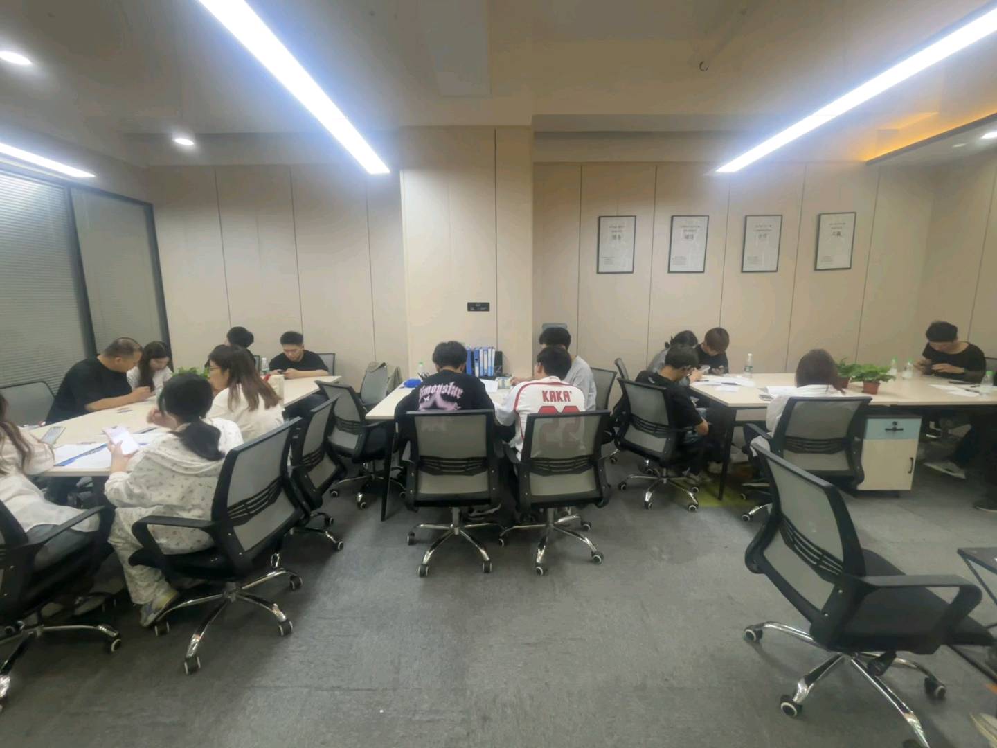 用户_fREIuKQ7找合伙人0费用，APP拉新工作室，改变传统
地推模式，小白也可简单上手