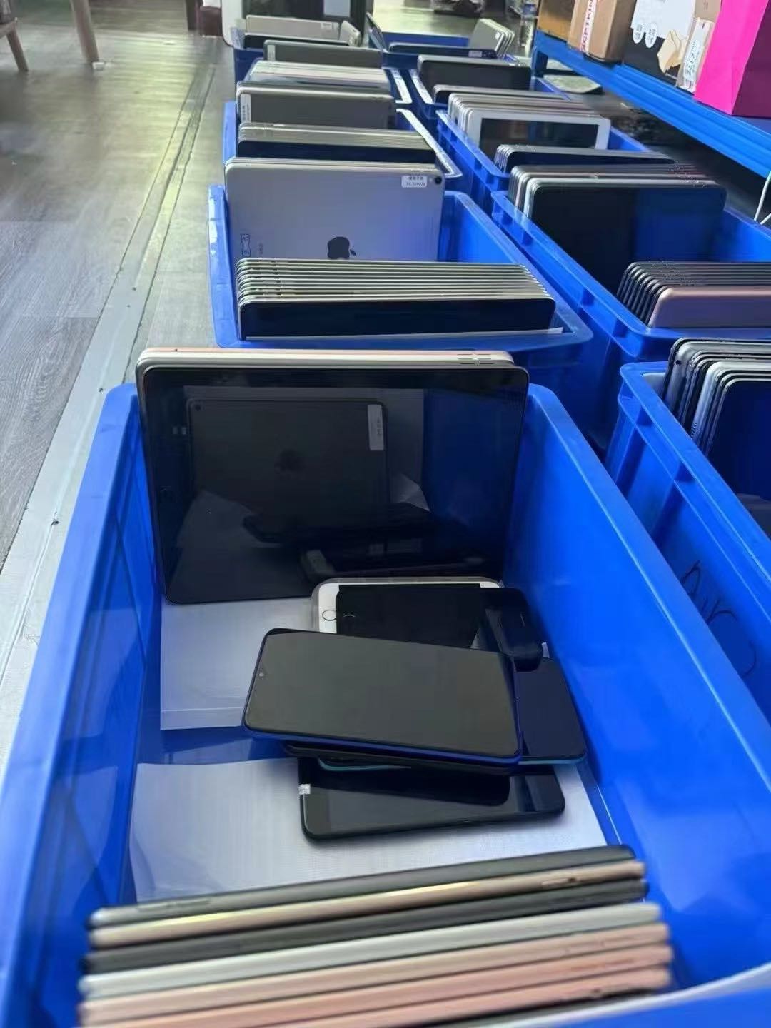周涛大学生兼职卖二手数码产品