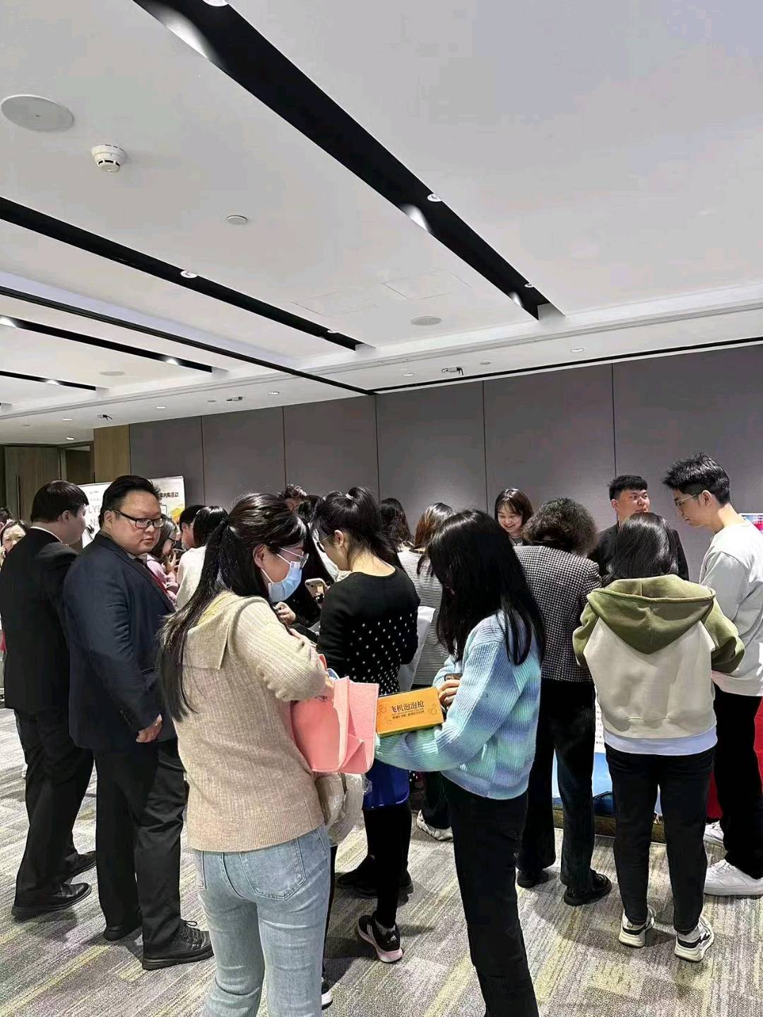 付先生场地活动社区活动招商征集，公益、集市、特卖会、讲座等