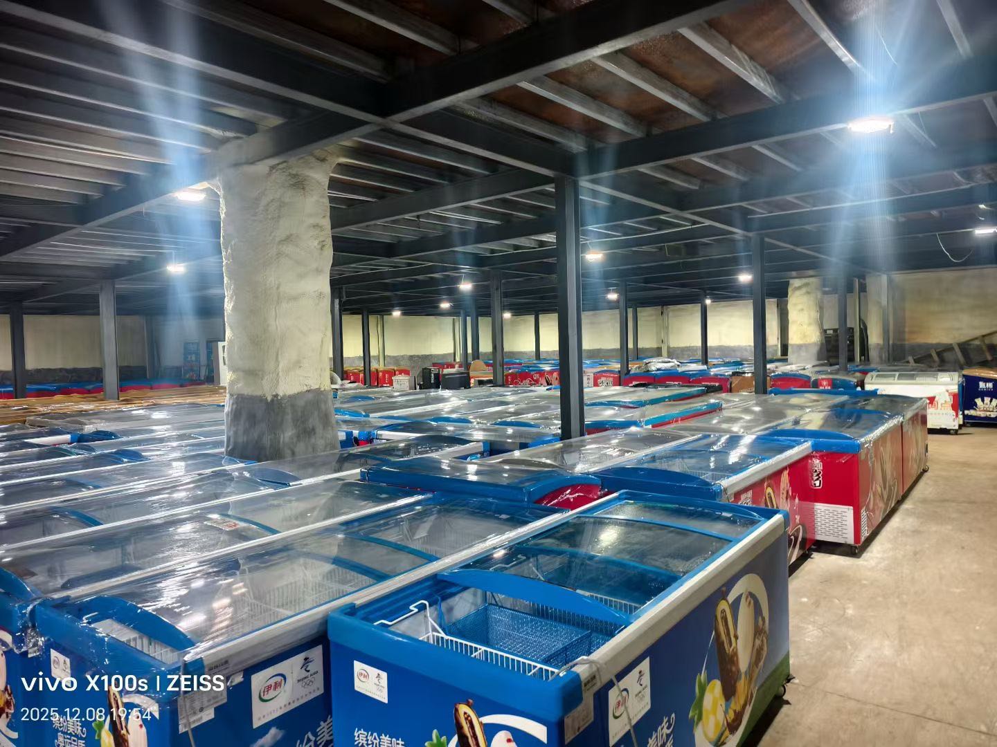 刘晓晨地推项目伊利蒙牛冰柜投放