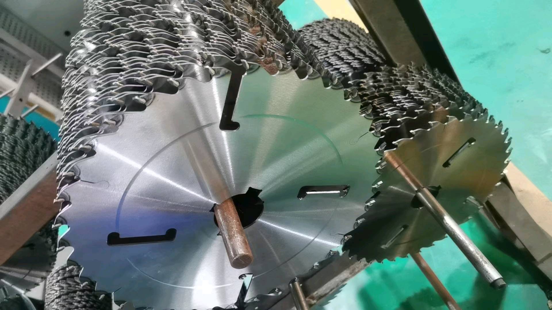 张大金品牌货源本厂生产各种合金锯条锯片，双金属锯条，海绵刀带等锯切产品