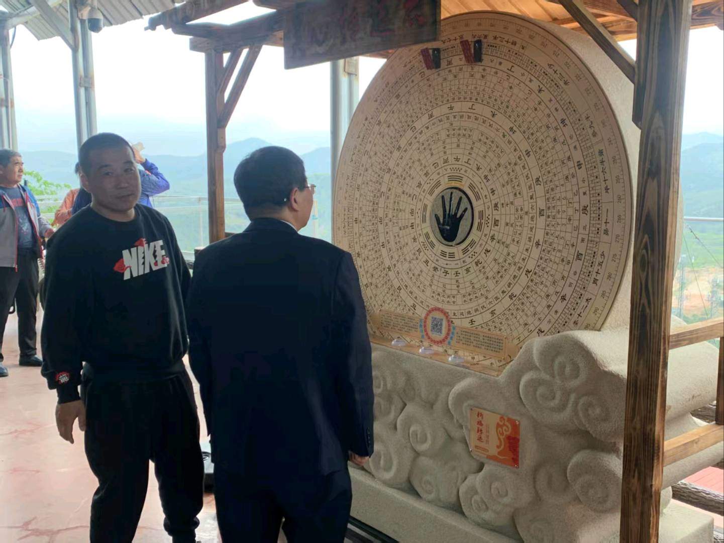 刘先生异业合作景区，步行街，古镇等人流量大的地方都可以投放