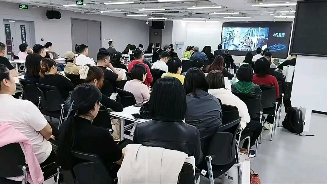刘先生简单的收费聊天倾诉项目,短期挣钱快!单天可以破千,*带可合作