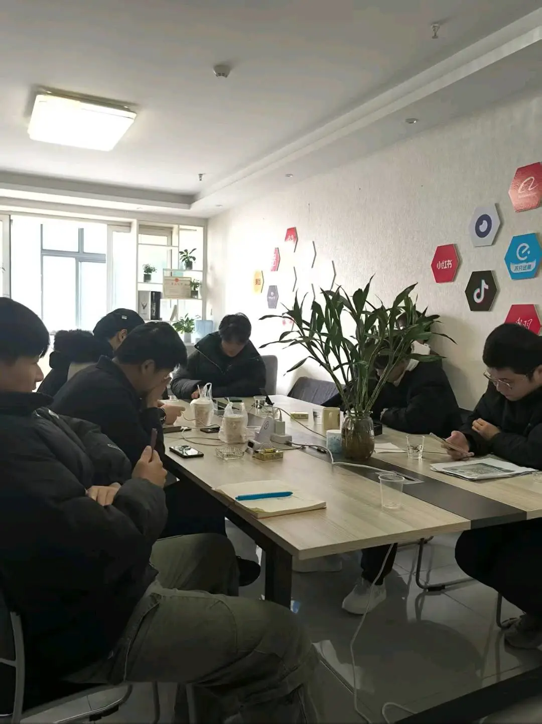 王文濠找合伙人app推广工作室合伙人