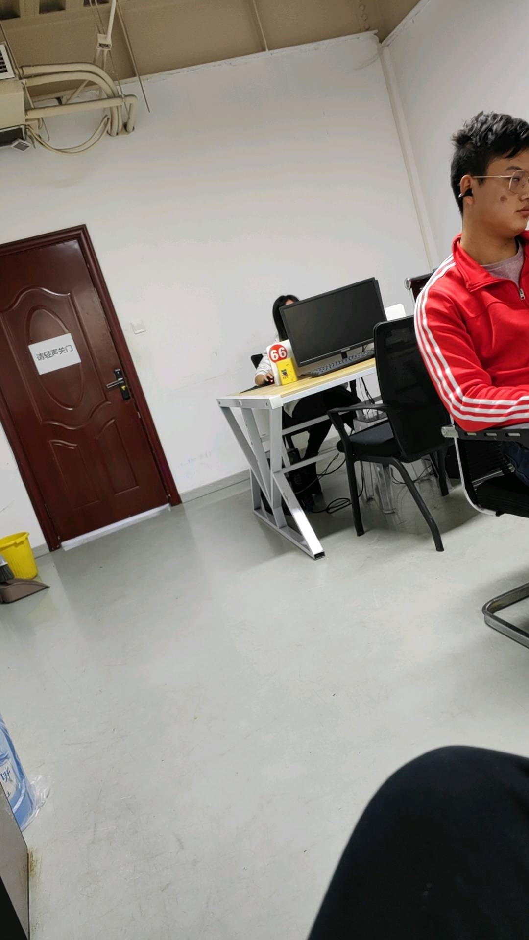 田建恒场地活动提供人员，工位，电脑场地，现有人员300位，求职场合作项目