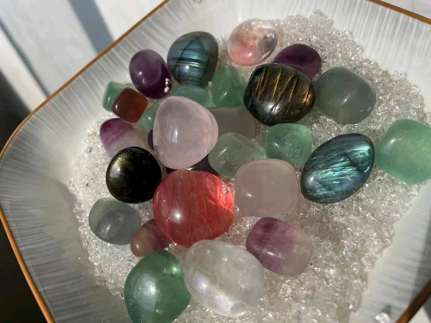 张韦批发各种天然水晶碎石 滚石 原石 水晶手链 水晶球 柱子  跨境商品