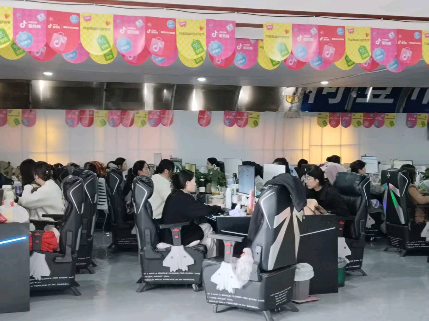 程女士找合伙人电商快递快运客服外包招商