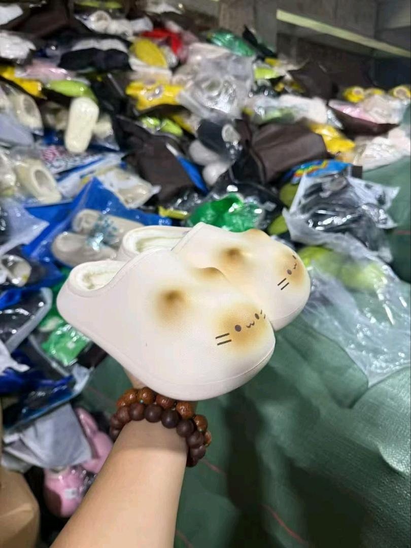 郑建涛品牌货源冬季赚钱项目，棉拖鞋，仿水绵拖，价格2块到4块一双，很适合想要创业的人