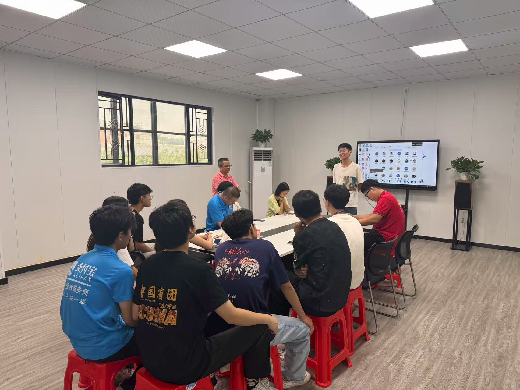 曾蒋荣地推项目京东外卖、饿了么入驻及碰一碰合作，佣金丰厚，结算灵活，区域不限！