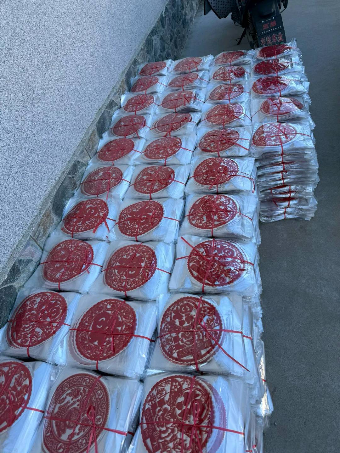 马先生灯笼、挂件、对联和各种节日用品，年底热门品类可一件代发