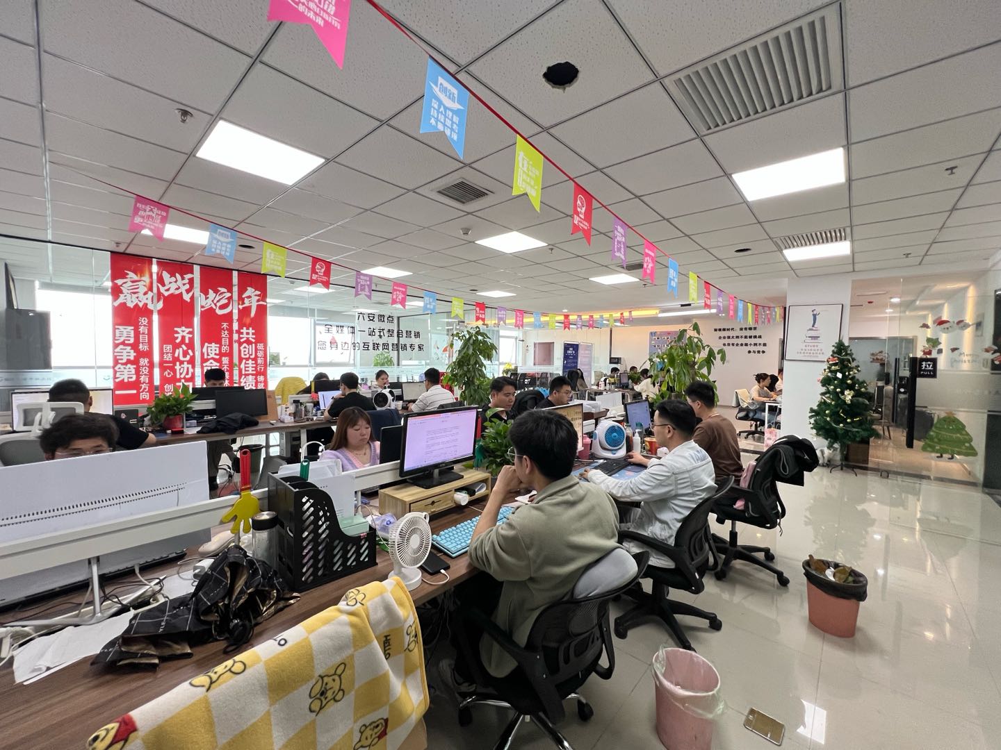 刘先生找合伙人互联网广告代理招合伙，利润7成有手机、电脑就能做，赚钱新机会