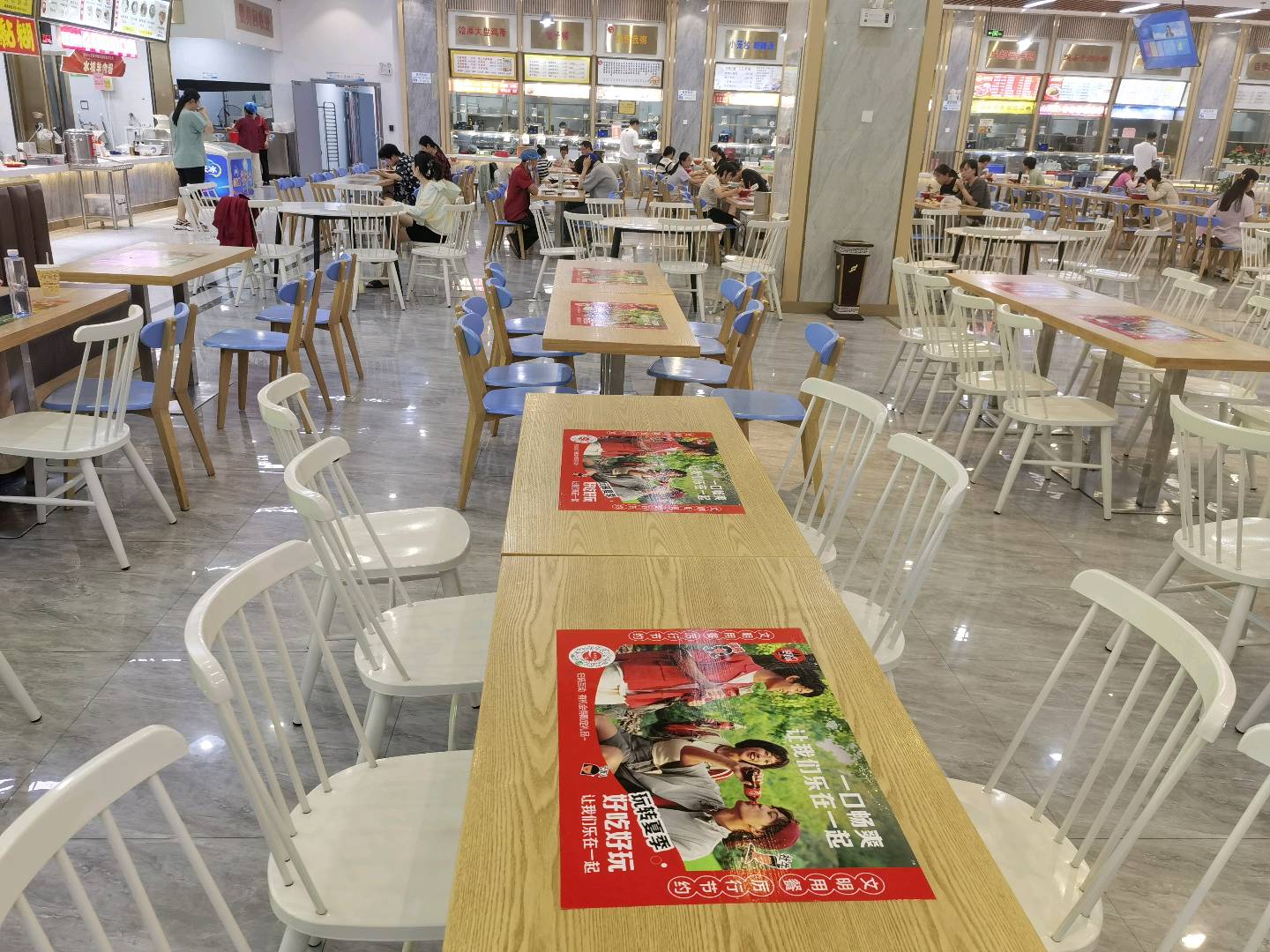 王先生广告合作招募郑州50所高校，2200张餐厅桌面广告，覆盖150万大学生