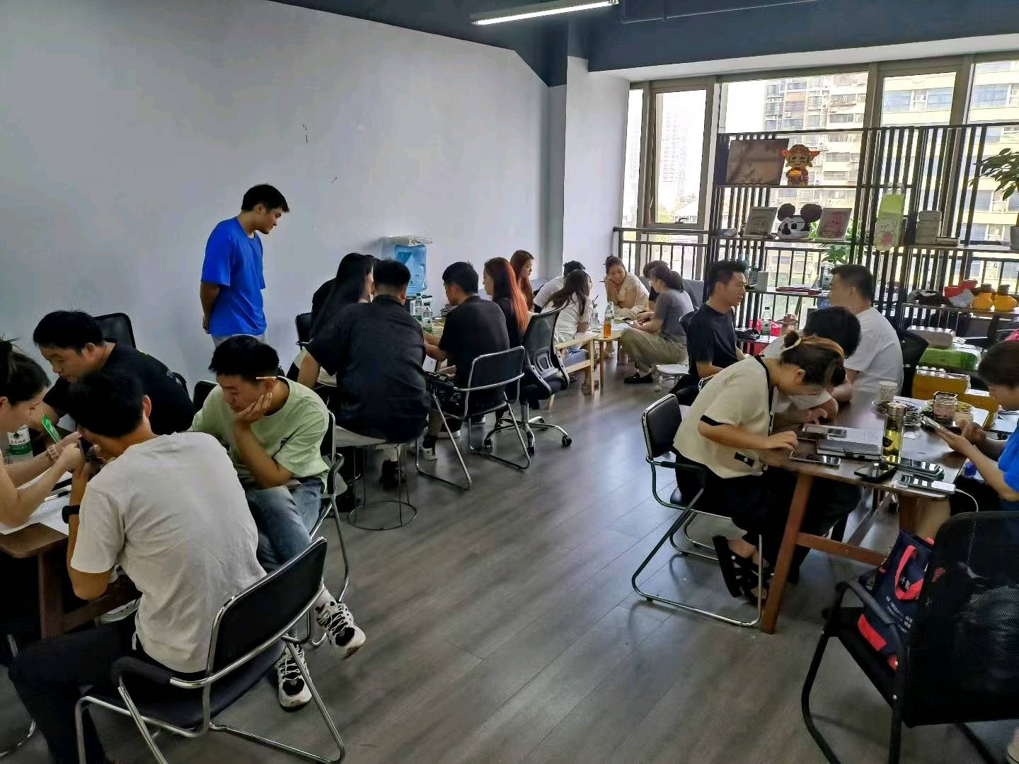 周良找合伙人APP拉新工作室对接源头渠道零加盟费，只收徒不加盟当天结算不抽佣包落地