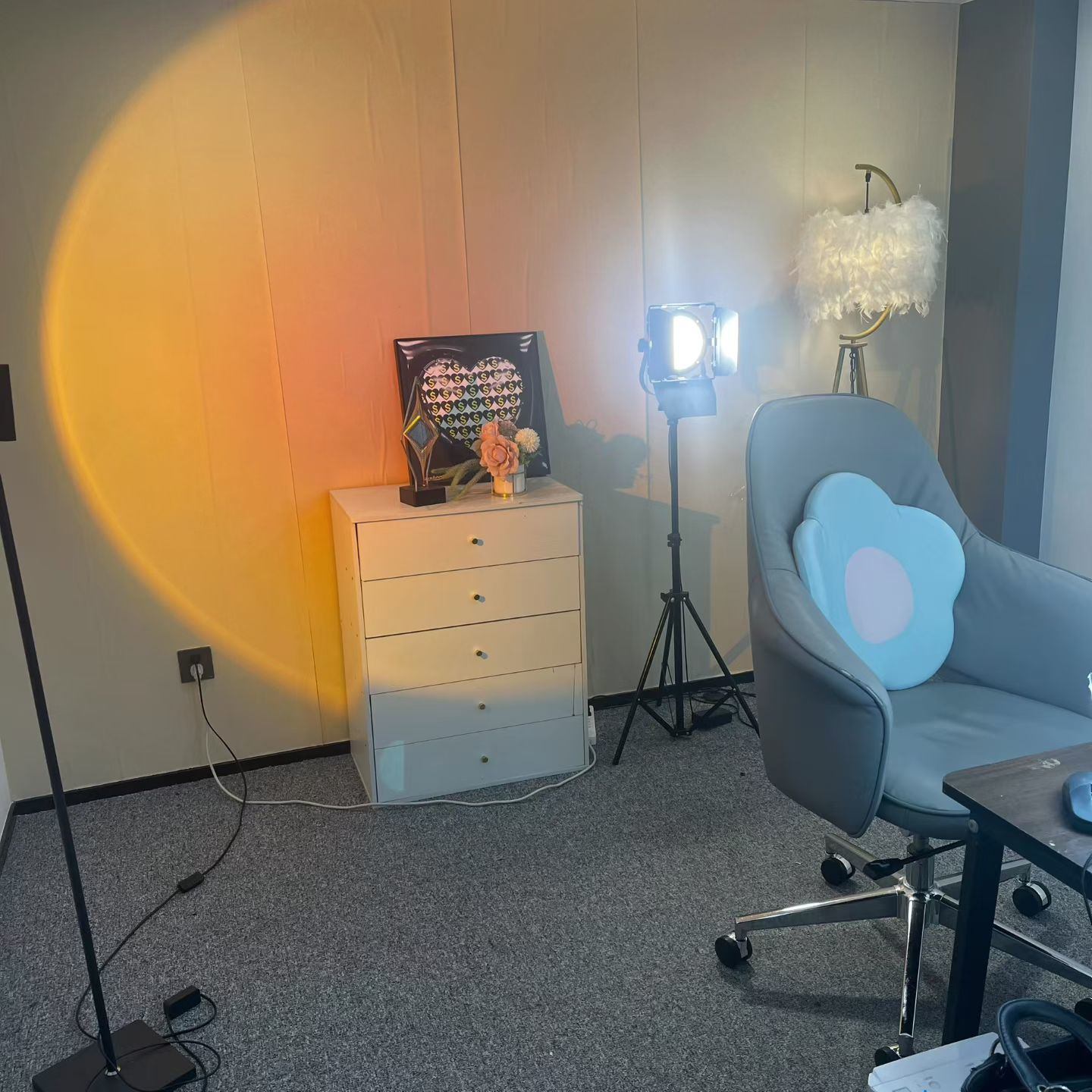 于晓明找合伙人我提供海外直播项目合作，主播提点高至50%起，无费用，寻求经纪人合作