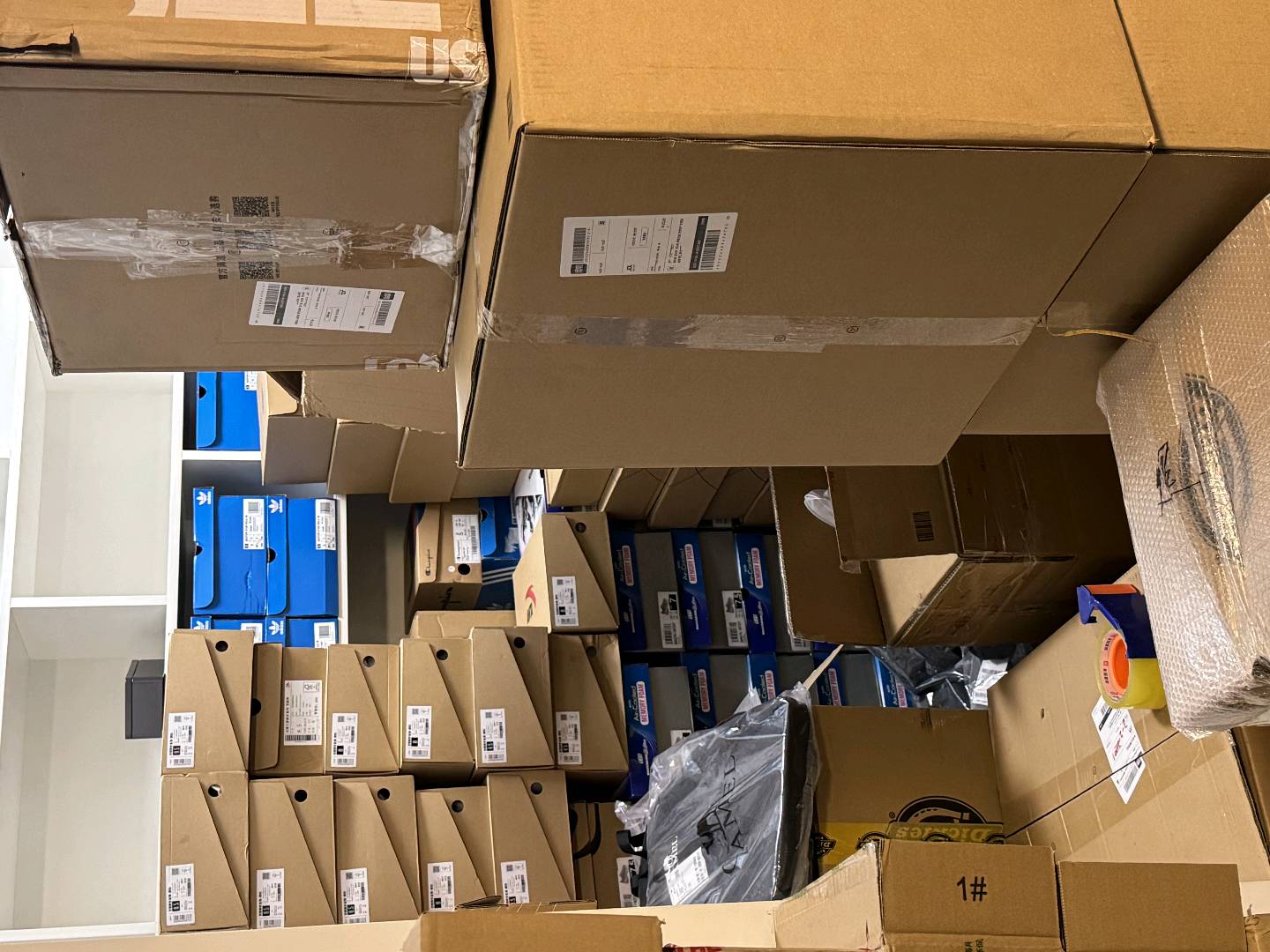 蒋先生得物爆款鞋服货源供应