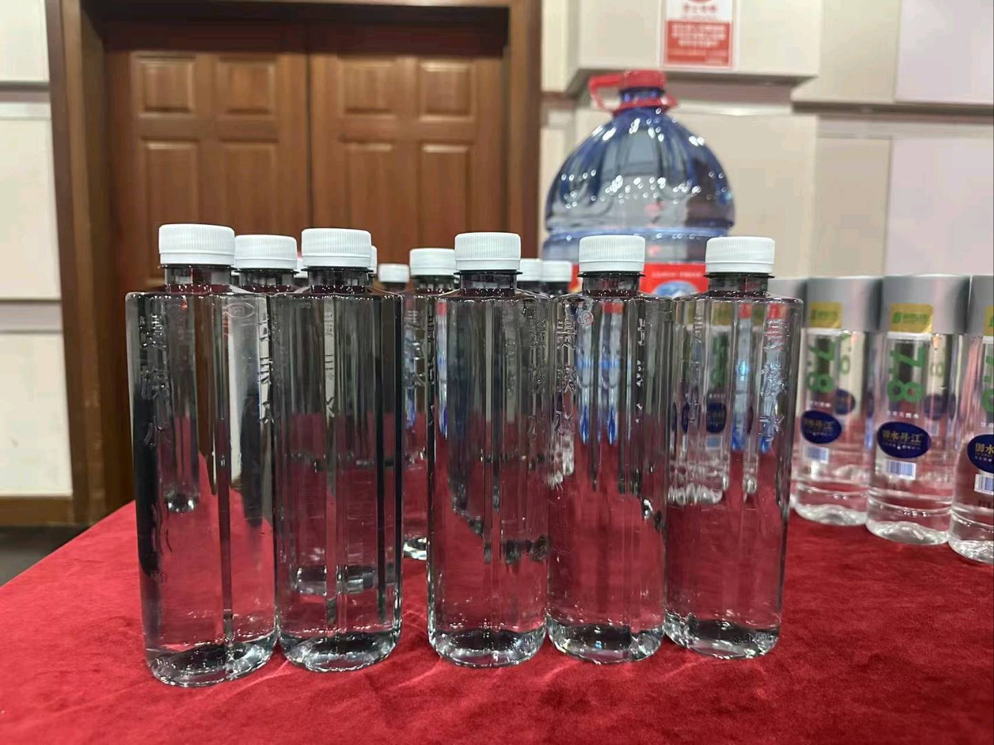 张卫娜品牌货源富锶山泉