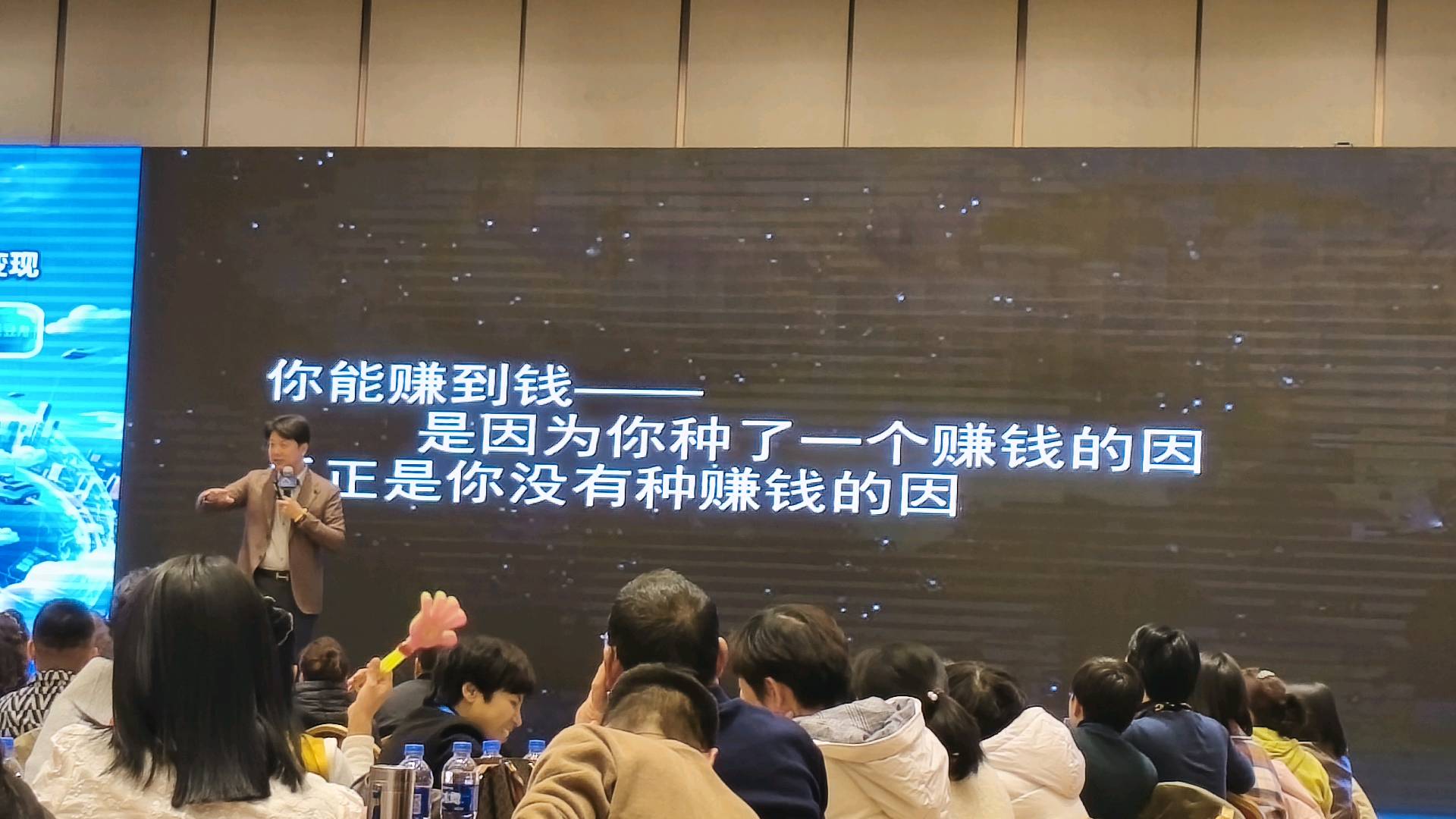 王女士找合伙人免费AI工具培训,招募宝妈及实体店主,共创短视频变现