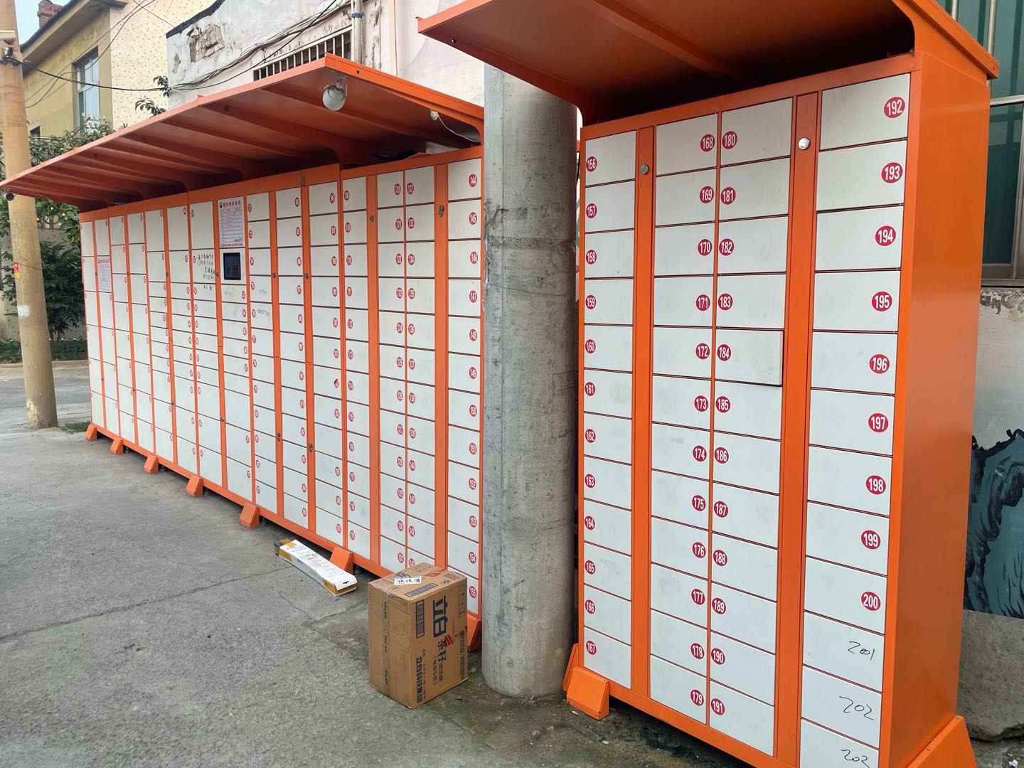 王京彬品牌货源提供智能快递柜，源头厂家！有场地资源，物业资源，驿站资源！或快递网点老