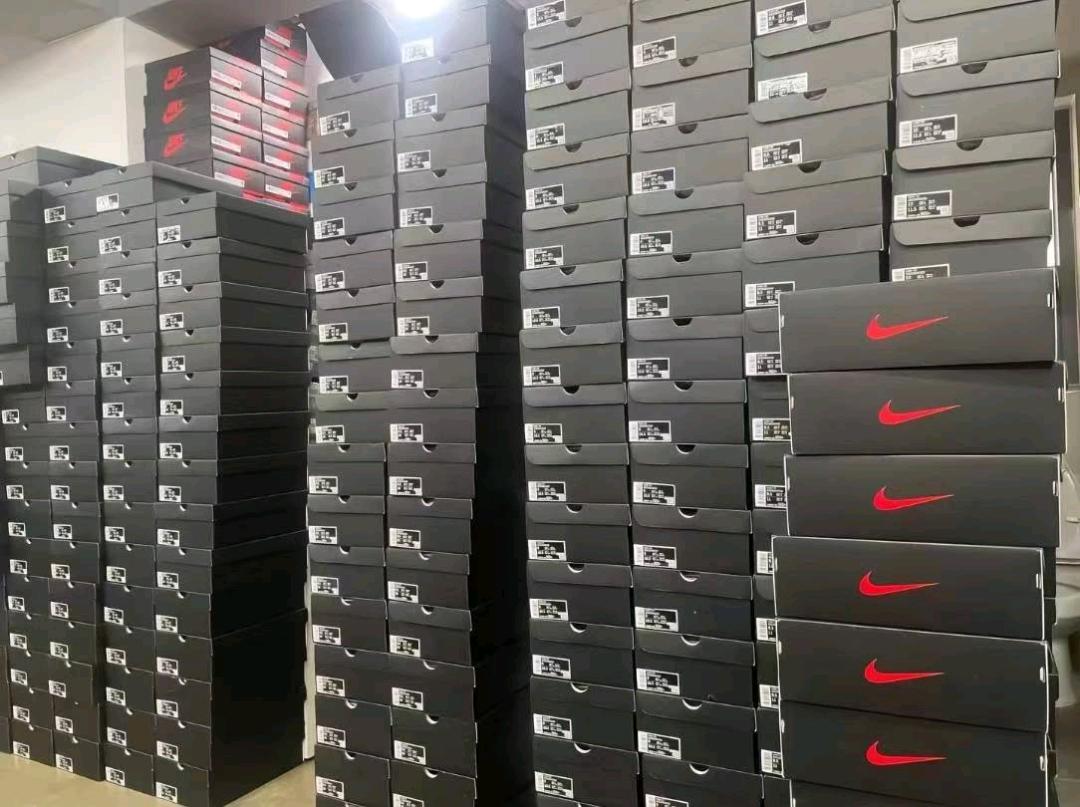 唐先生其他供需得物搬砖项目介绍：
线上搬砖活动，低买高卖赚中间差价，所有利润三七分，