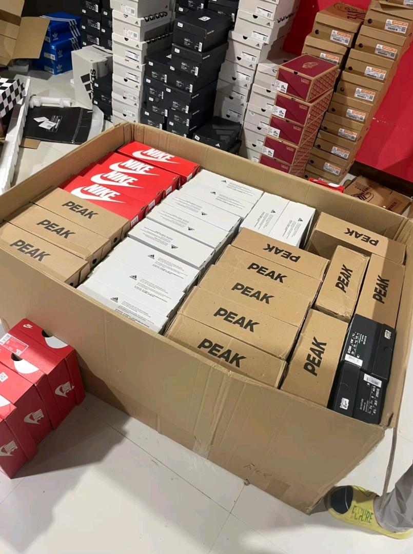 詹鸿斌得物球鞋搬砖   免费进群    月入过×