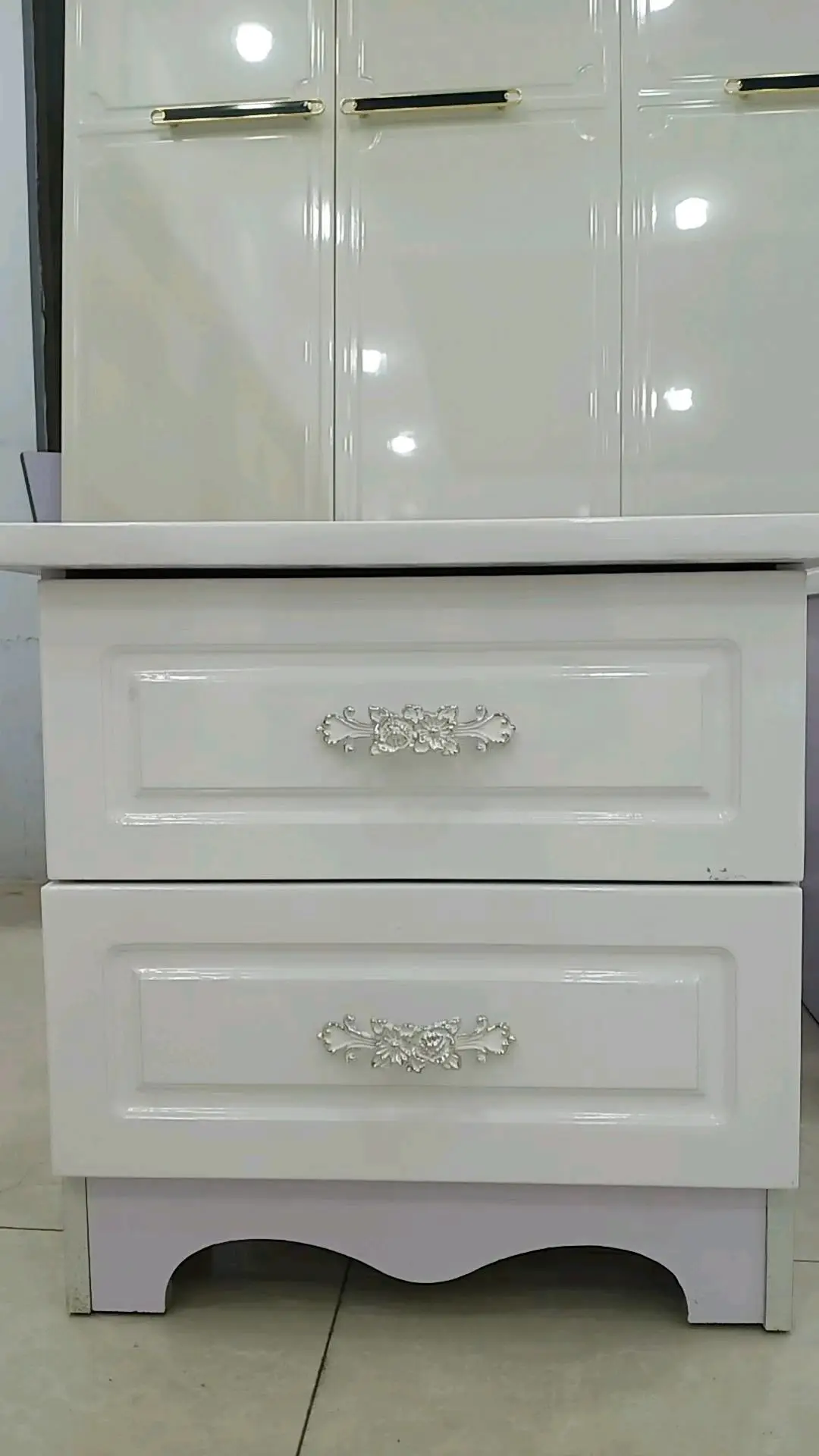 彭先生品牌货源提供床头柜