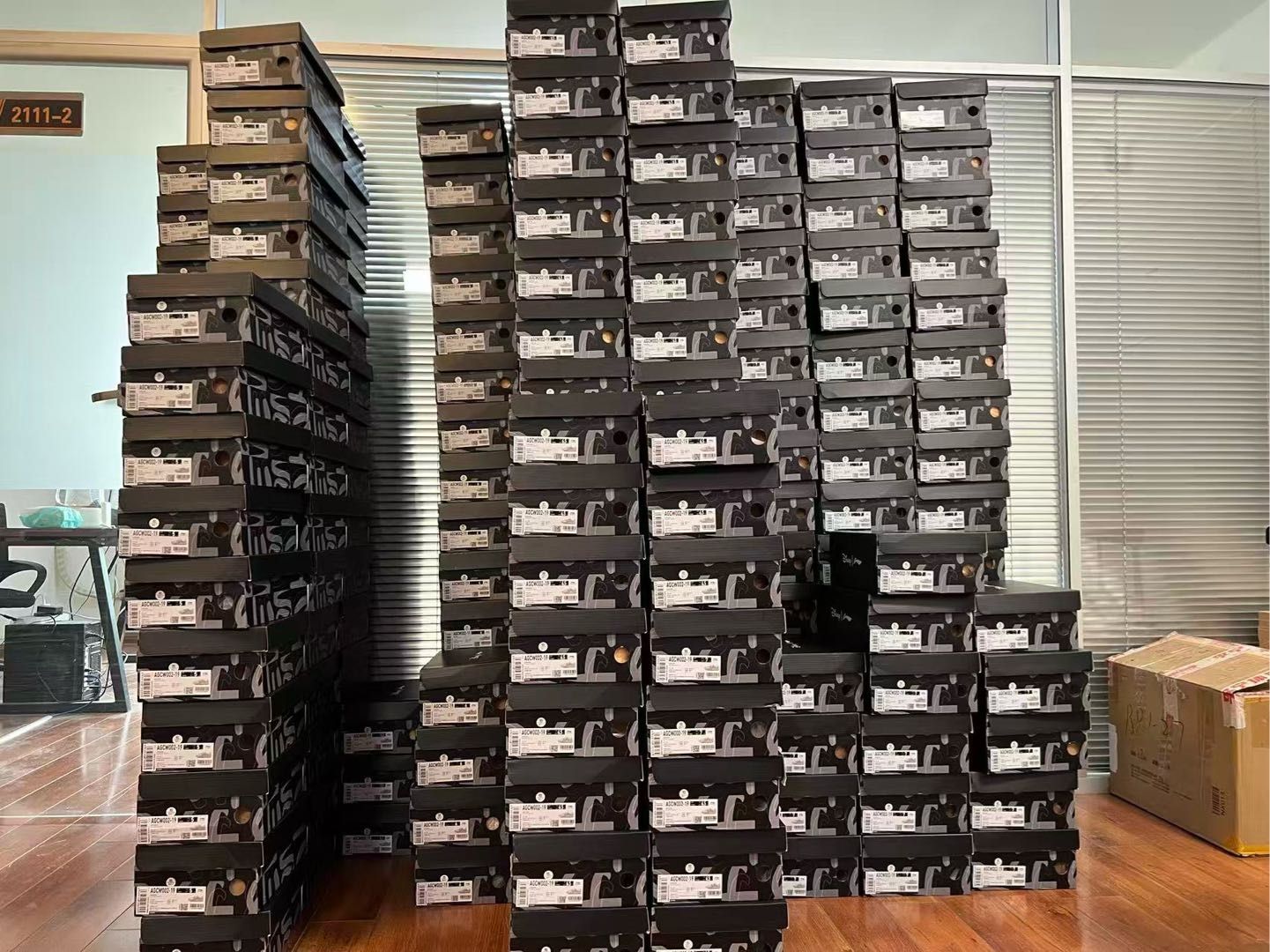 吕书群品牌货源
