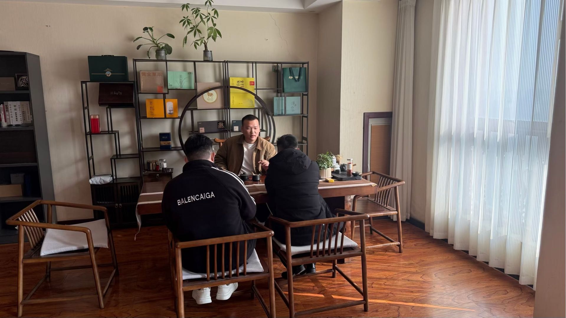 李先生找合伙人新打米游戏，正版授权，日结，长期稳定，有电脑备用手机的来