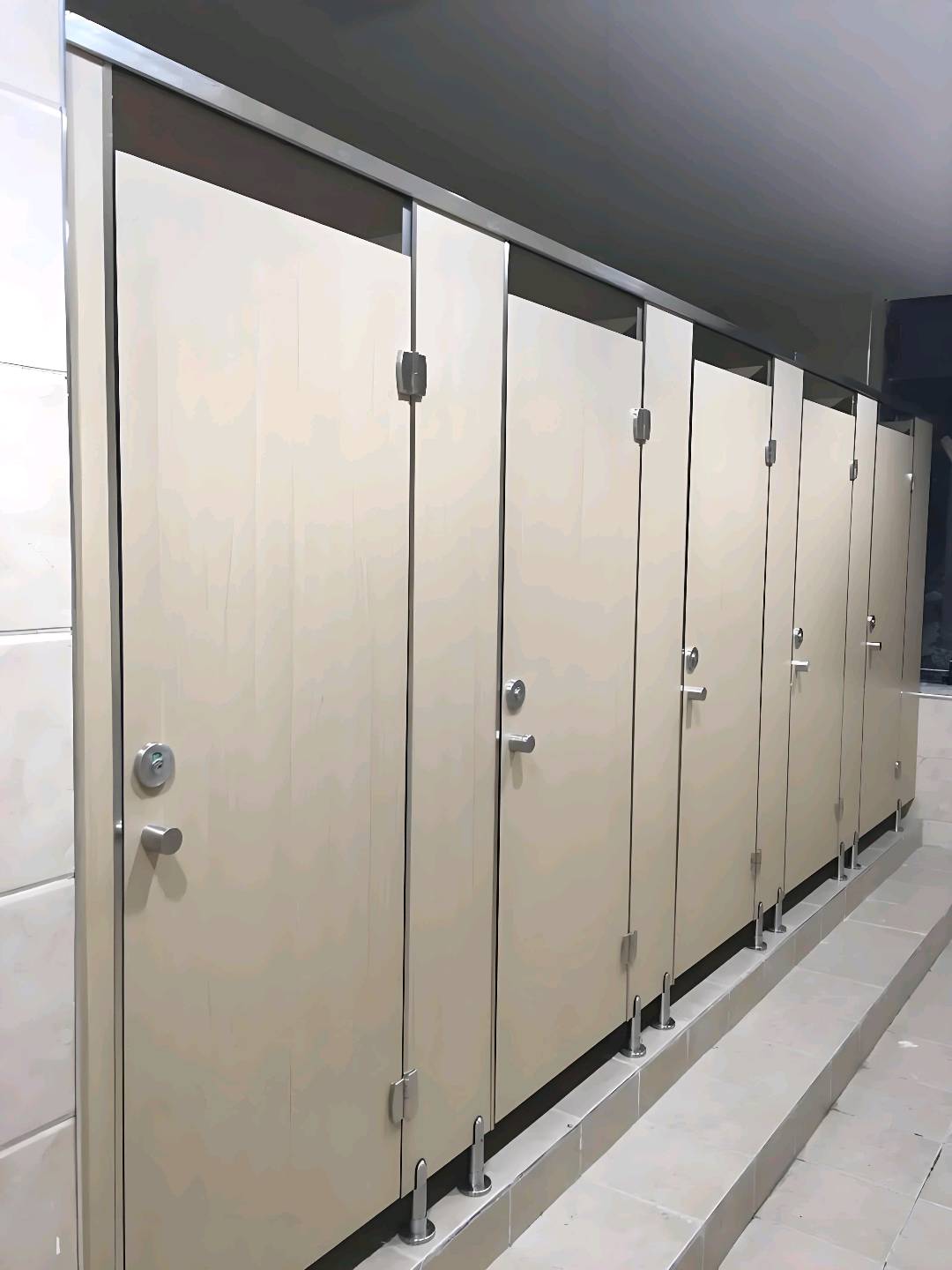 张礼云全国上门安装卫生间隔断，商用民用全场景覆盖