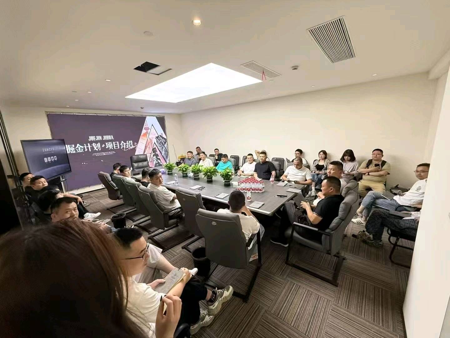 余先生找电商合伙人，免费代运营合作，收益每天*不收费，不抽成