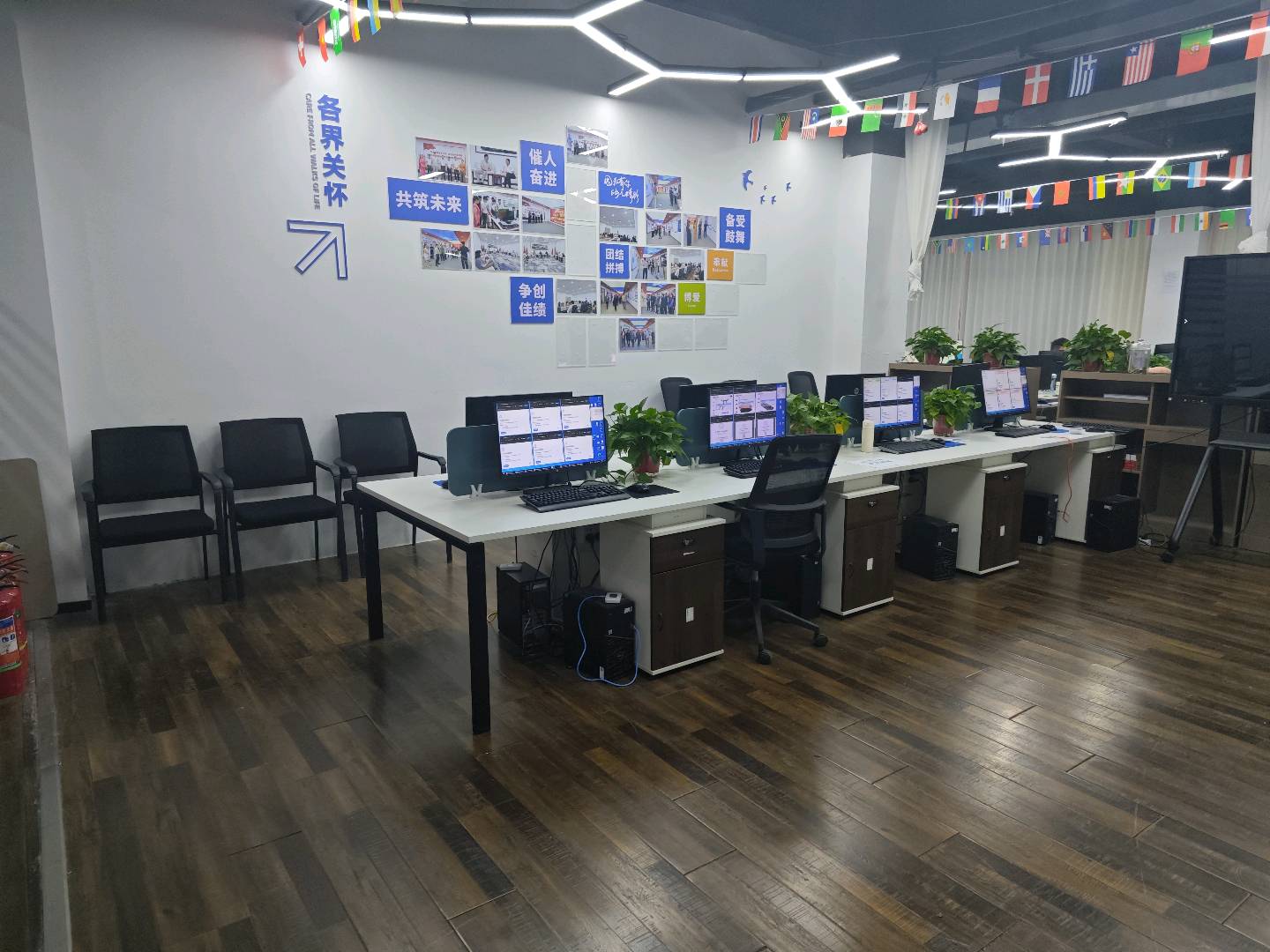 白向阳我们做的是跨境电商 亚马逊 平台,公司自营电商9年