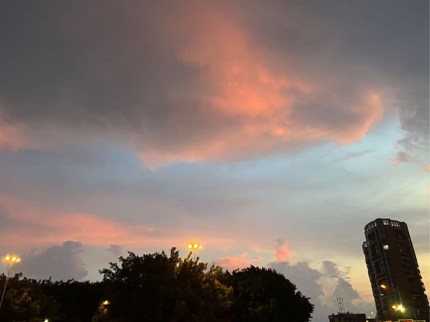 吴佳奇找合伙人刚开新版本传奇大金游戏，搬砖，日结，收入稳定